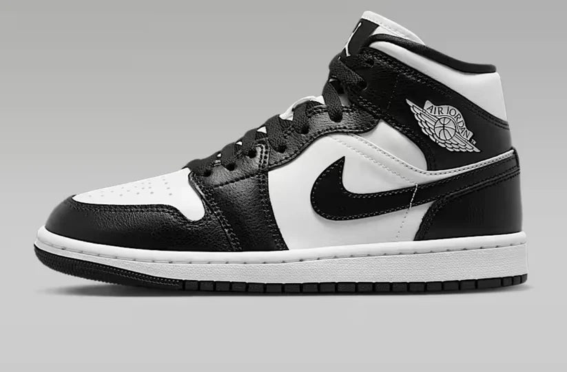 Air Jordan 1 Retro High OG “Black / White"